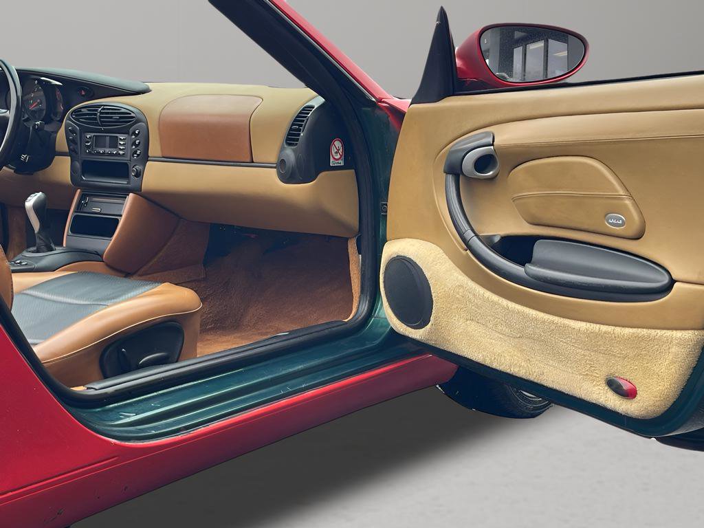 Used 2000 Porsche Boxster image 25