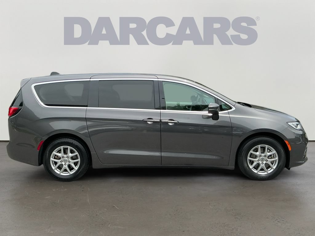 Used 2023 Chrysler Pacifica Touring-L FWD image 8