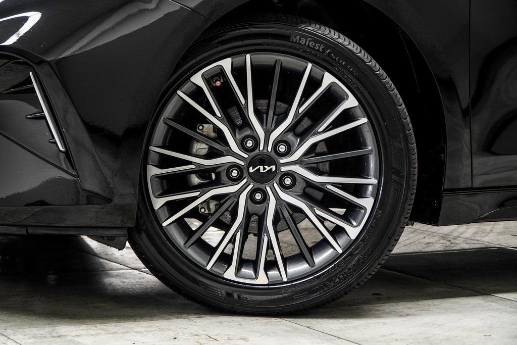 Used 2024 Kia Forte GT-Line w/ GT-Line Premium Package FWD image 3