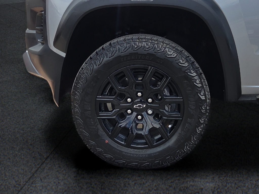 Used 2024 Chevrolet Colorado Trail Boss w/ Technology Package AWD/4WD image 8