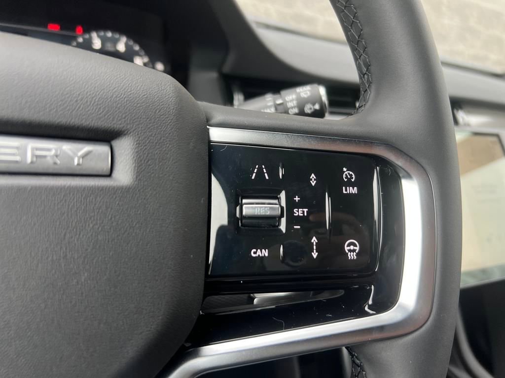 Used 2025 Land Rover Discovery Sport Dynamic SE image 23