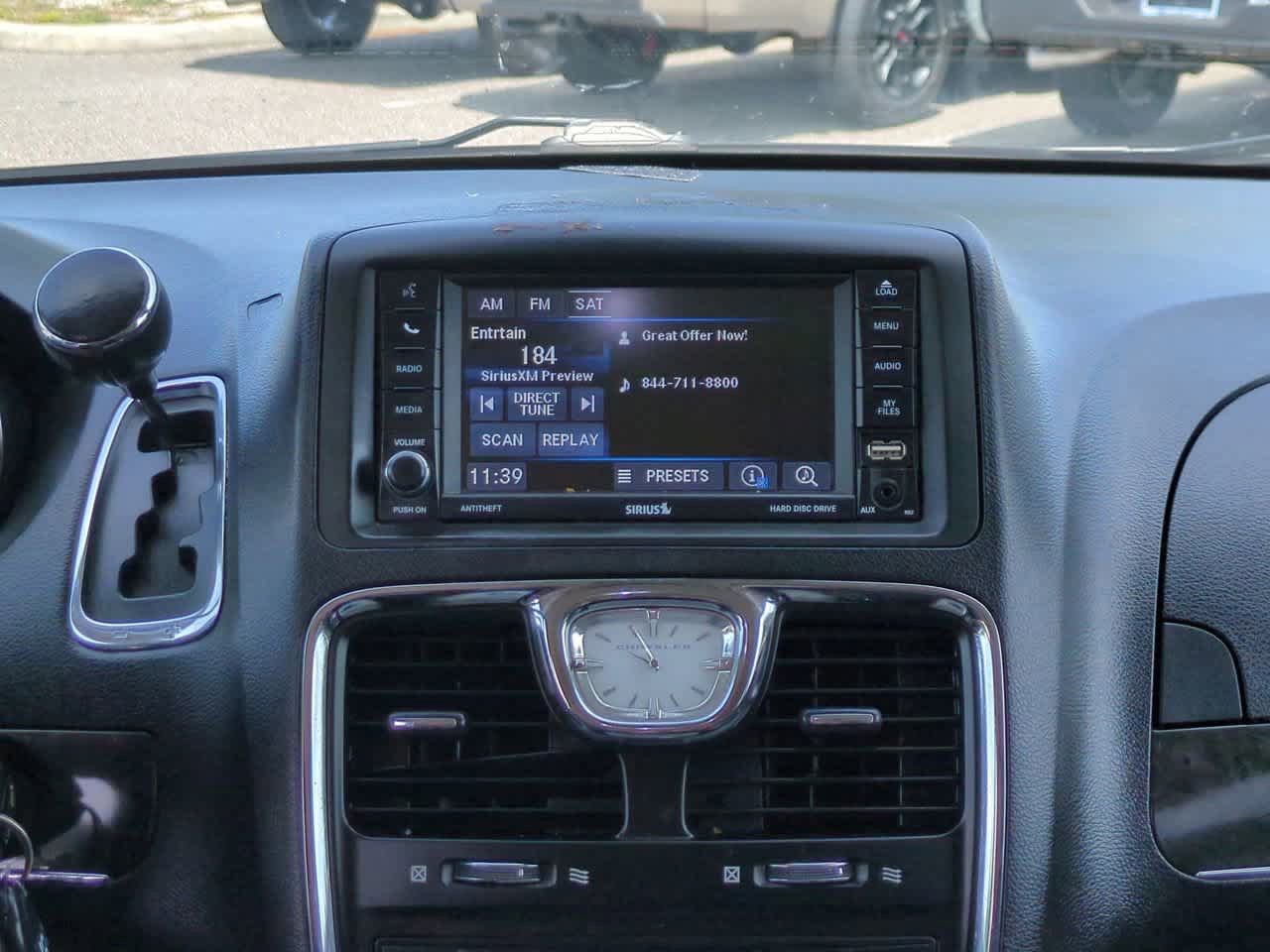 Used 2014 Chrysler Town & Country Touring FWD image 18