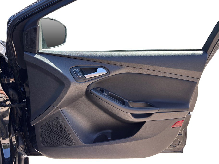Used 2015 Ford Focus SE FWD image 31