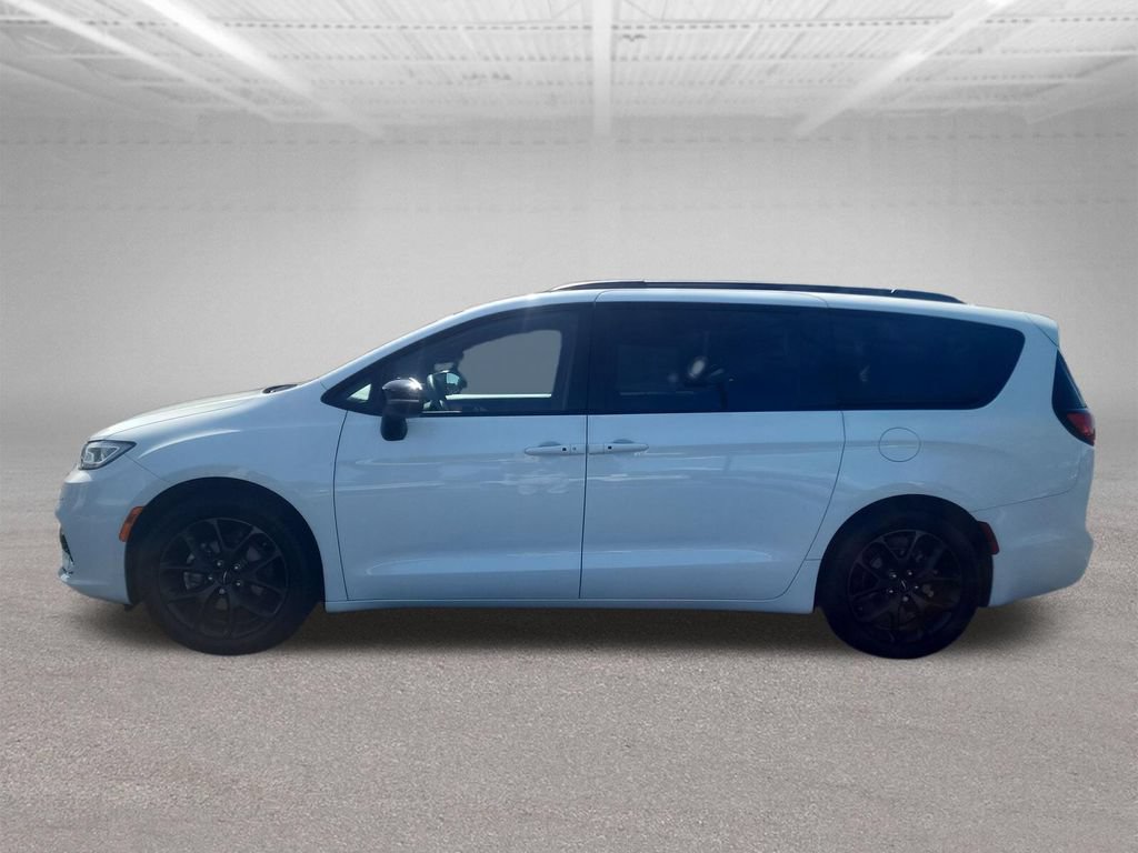 Used 2023 Chrysler Pacifica Touring-L w/ S Appearance Package FWD image 3
