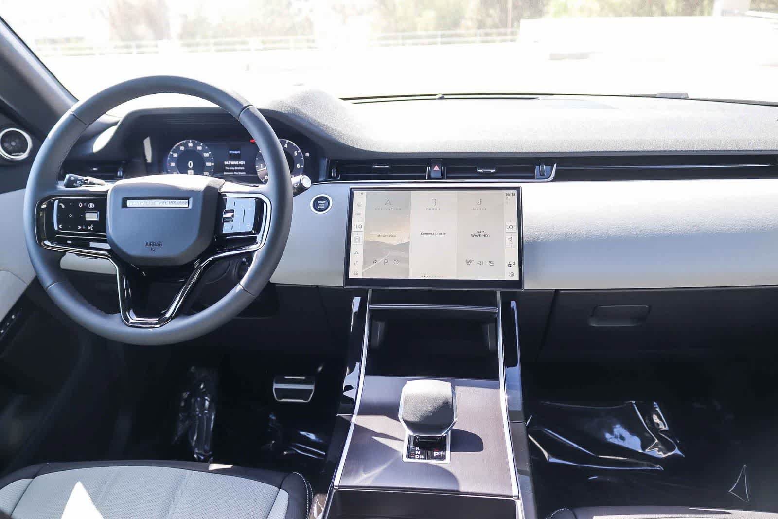 New 2026 Land Rover Range Rover Evoque Hoxton AWD/4WD image 13