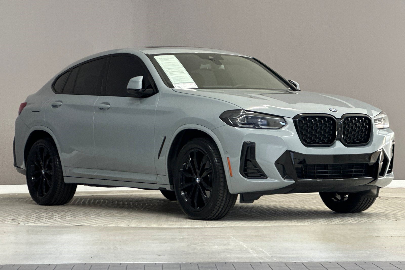 Certified 2025 BMW X4 xDrive30i w/ Premium Package AWD/4WD image 6