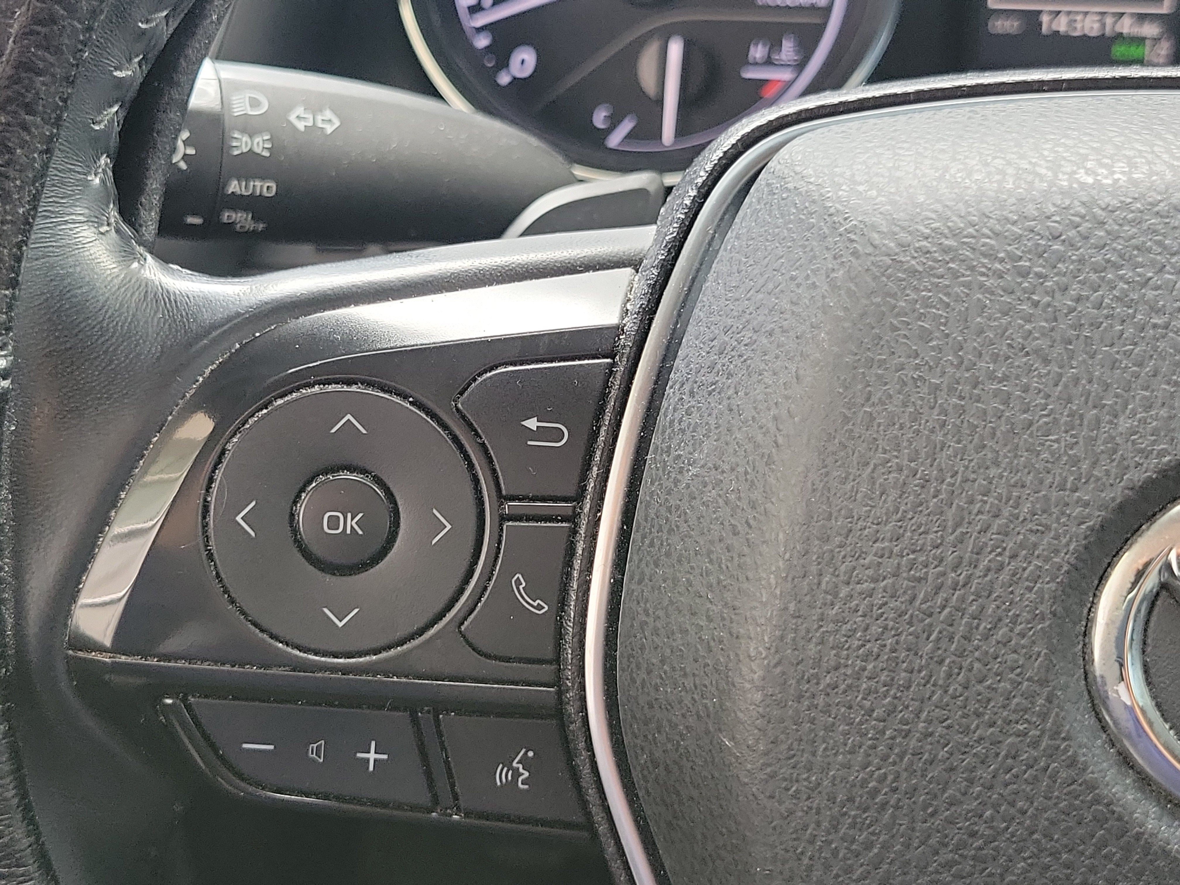 Used 2018 Toyota Camry SE w/ Convenience Package FWD image 25