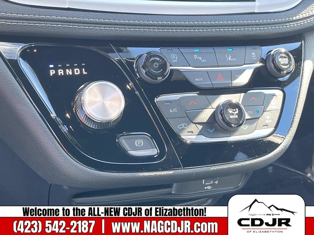 New 2026 Chrysler Pacifica Select image 26