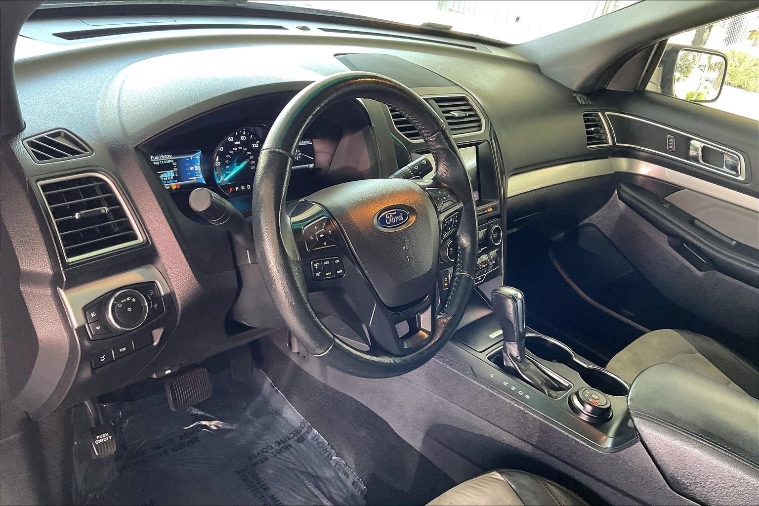 Used 2017 Ford Explorer XLT w/ Equipment Group 202A AWD/4WD image 16