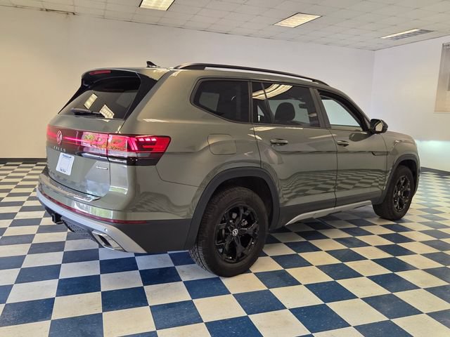 Used 2024 Volkswagen Atlas Peak Edition SE AWD/4WD image 8