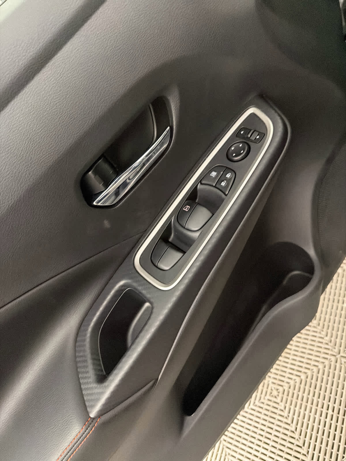 New 2025 Nissan Versa SR w/ Trunk Package image 24