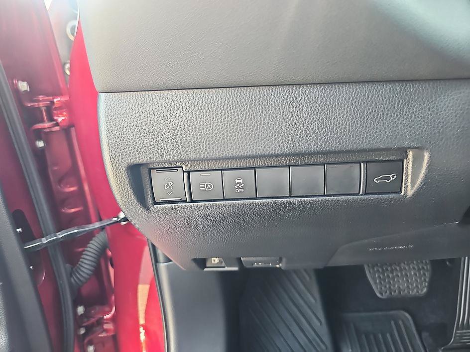 Used 2022 Toyota Venza XLE AWD/4WD image 12