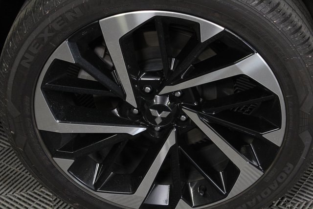 Used 2024 Mitsubishi Outlander SE Black Edition image 7