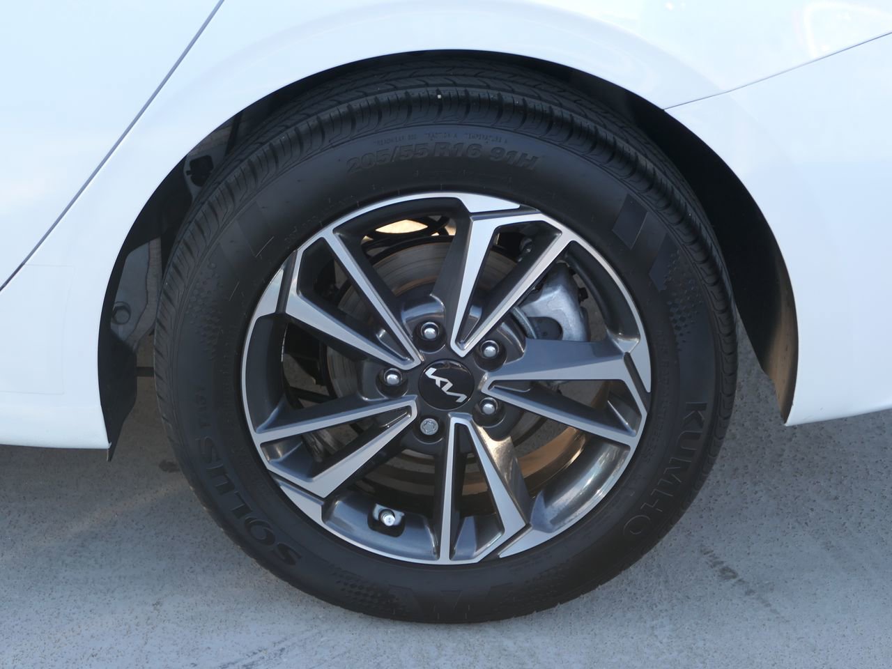 Used 2024 Kia Forte LXS image 9