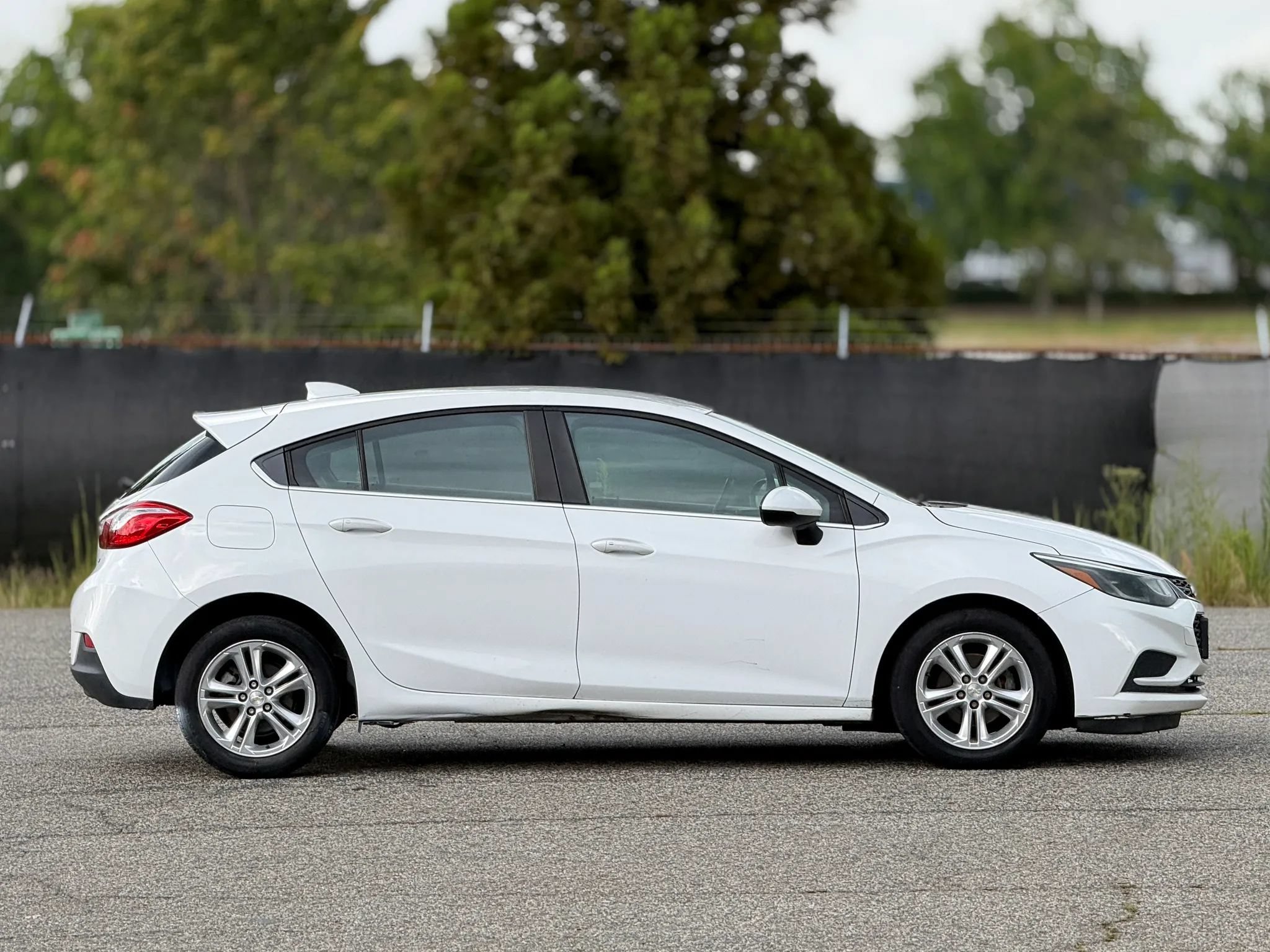 Used 2018 Chevrolet Cruze LT w/ Convenience Package FWD image 7