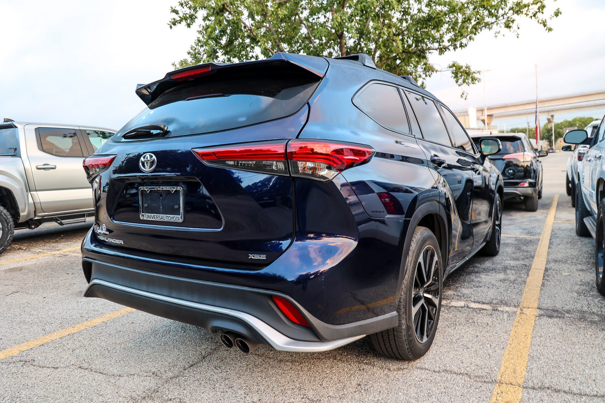 Used 2022 Toyota Highlander XSE FWD image 7