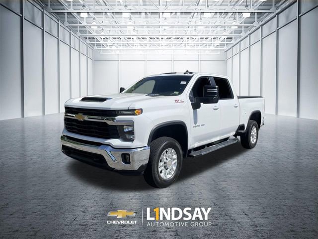 Used 2024 Chevrolet Silverado 3500 LT w/ Convenience Package AWD/4WD image 4