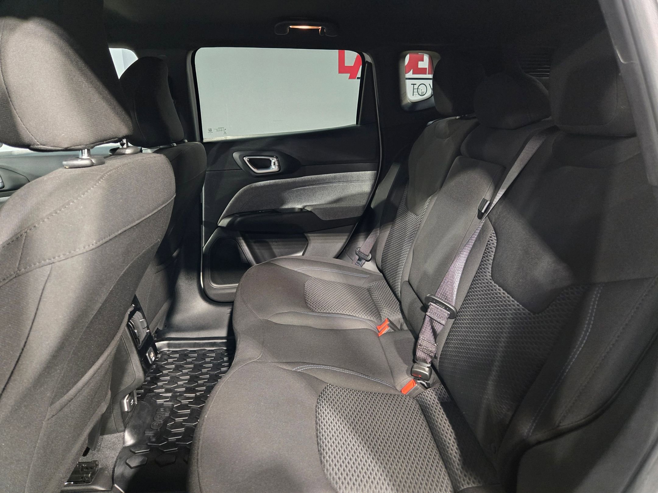 Used 2025 Jeep Compass Sport image 35