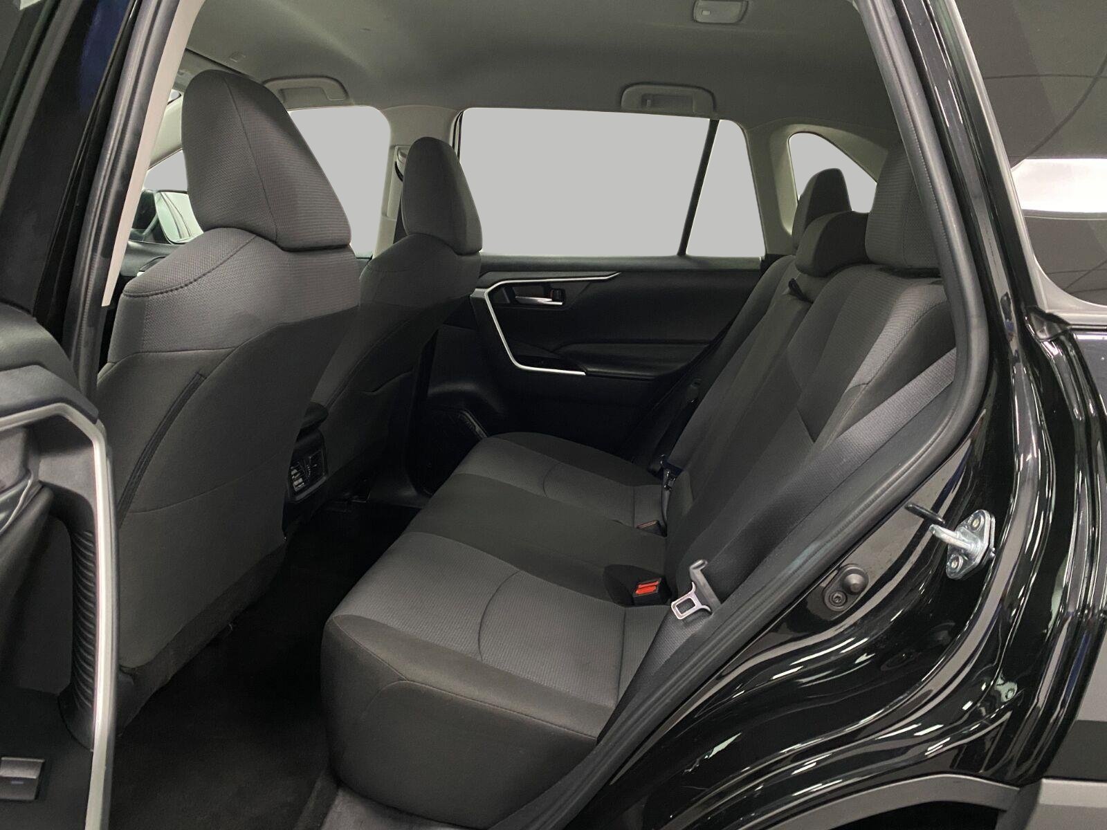 Used 2025 Toyota RAV4 XLE AWD/4WD image 26