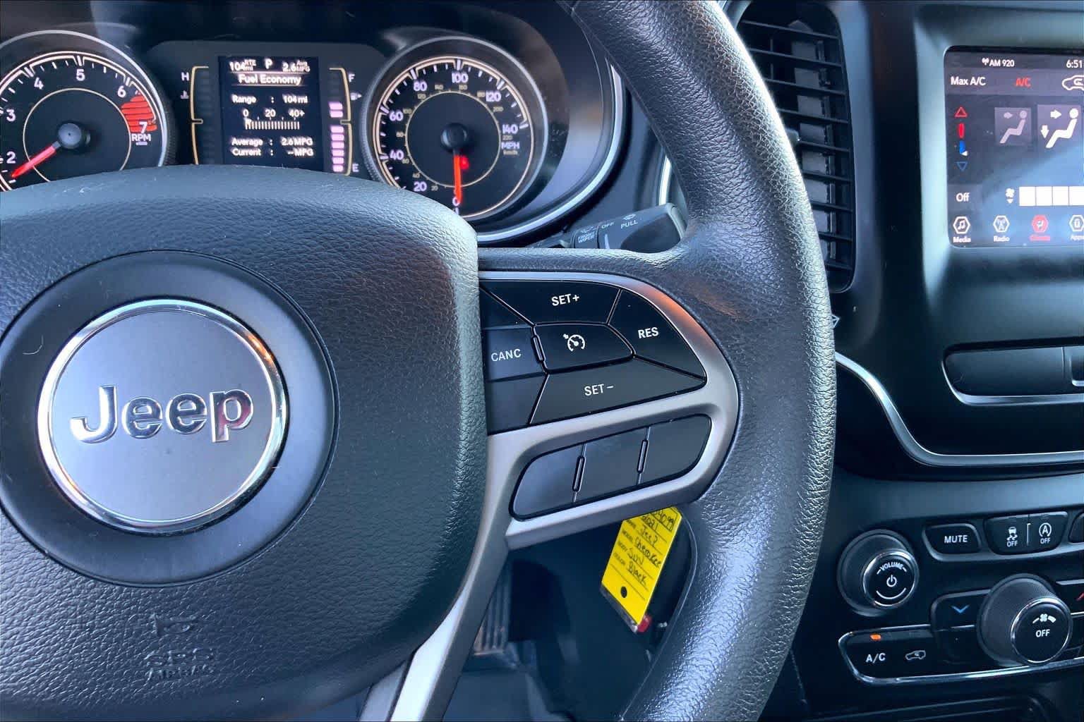 Used 2021 Jeep Cherokee Latitude FWD image 22