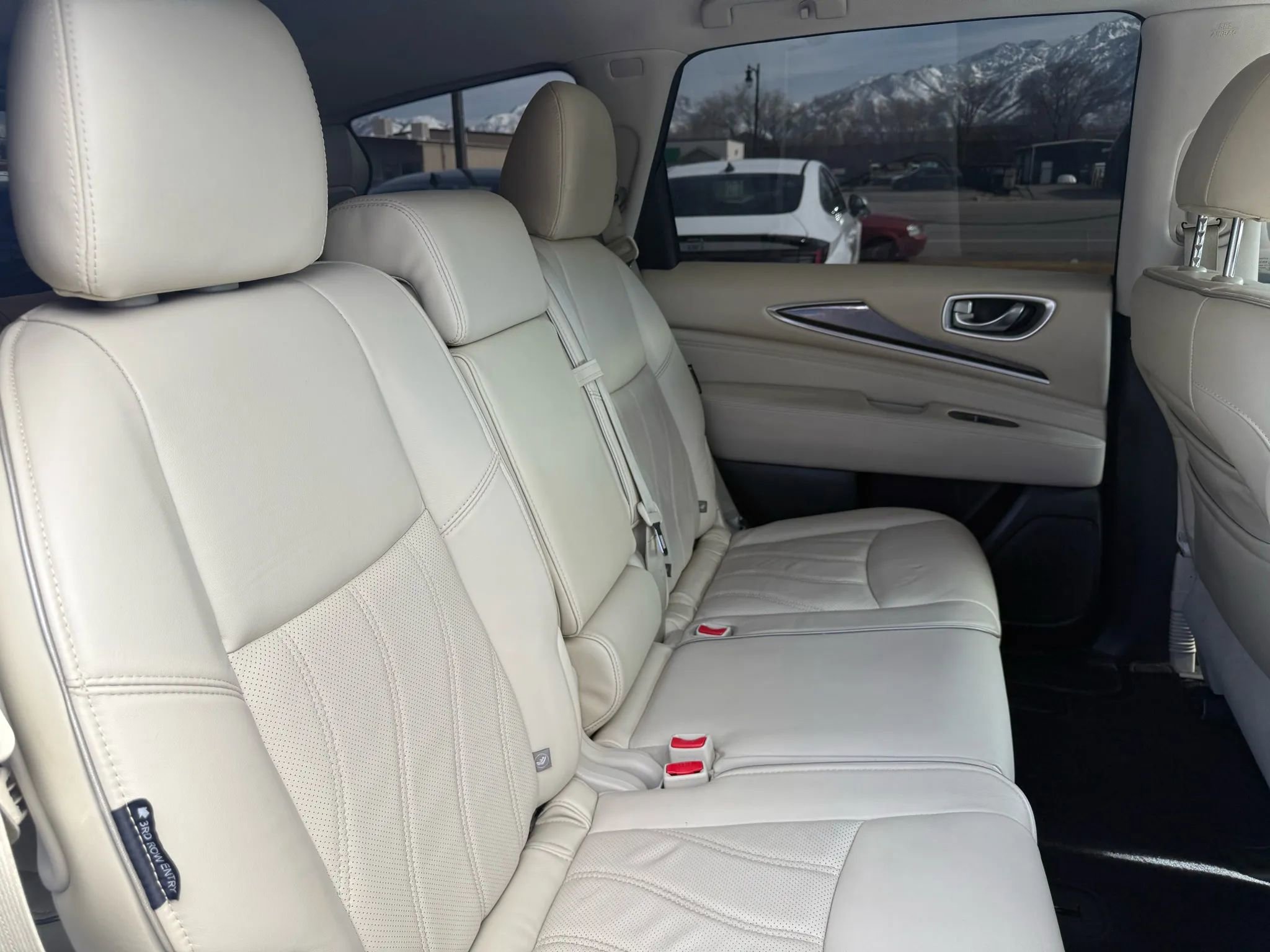 Used 2019 INFINITI QX60 Luxe w/ Essential Package image 26