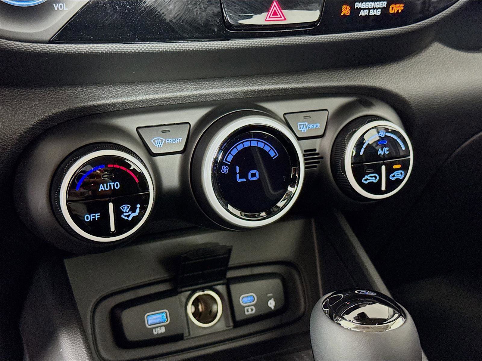 New 2025 Hyundai Venue Limited image 17