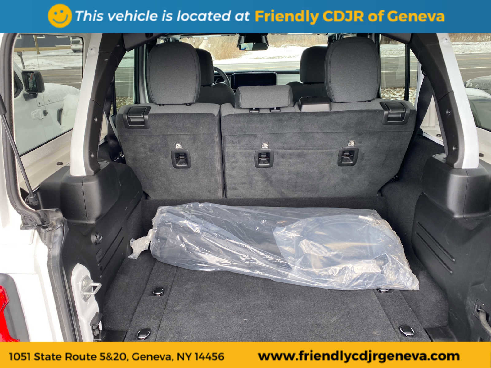 Used 2025 Jeep Wrangler Sahara image 13