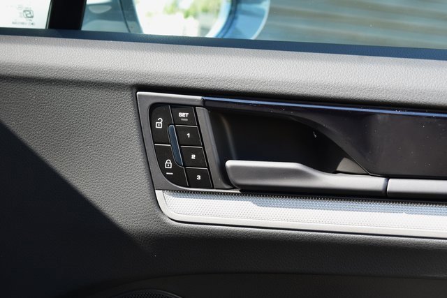 Certified 2025 Porsche Cayenne image 27