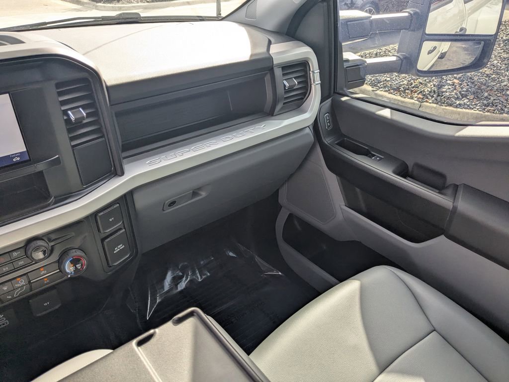 Used 2025 Ford F350 XL image 4
