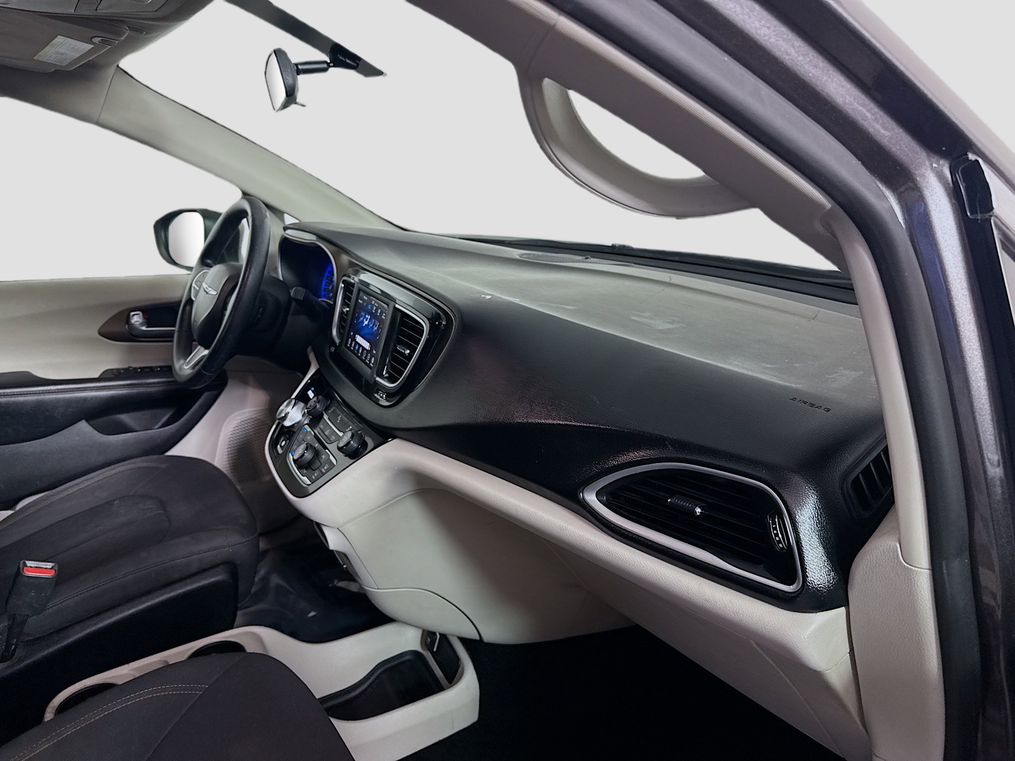 Used 2019 Chrysler Pacifica LX w/ Tire & Wheel Group image 28