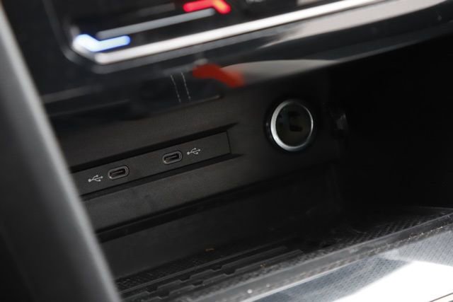 Used 2025 Volkswagen Taos SE w/ Black Wheel Package image 27