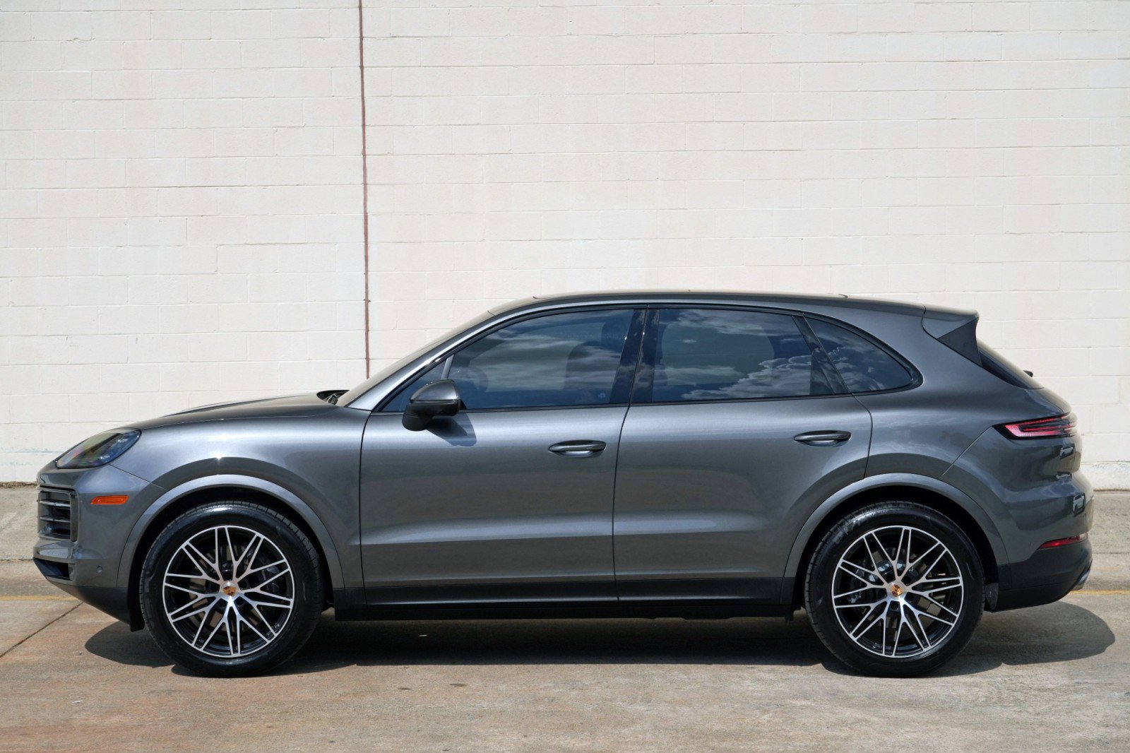 Used 2025 Porsche Cayenne AWD/4WD image 50