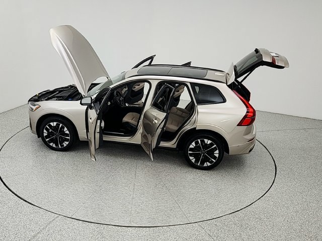 Certified 2026 Volvo XC60 B5 Plus AWD/4WD image 42
