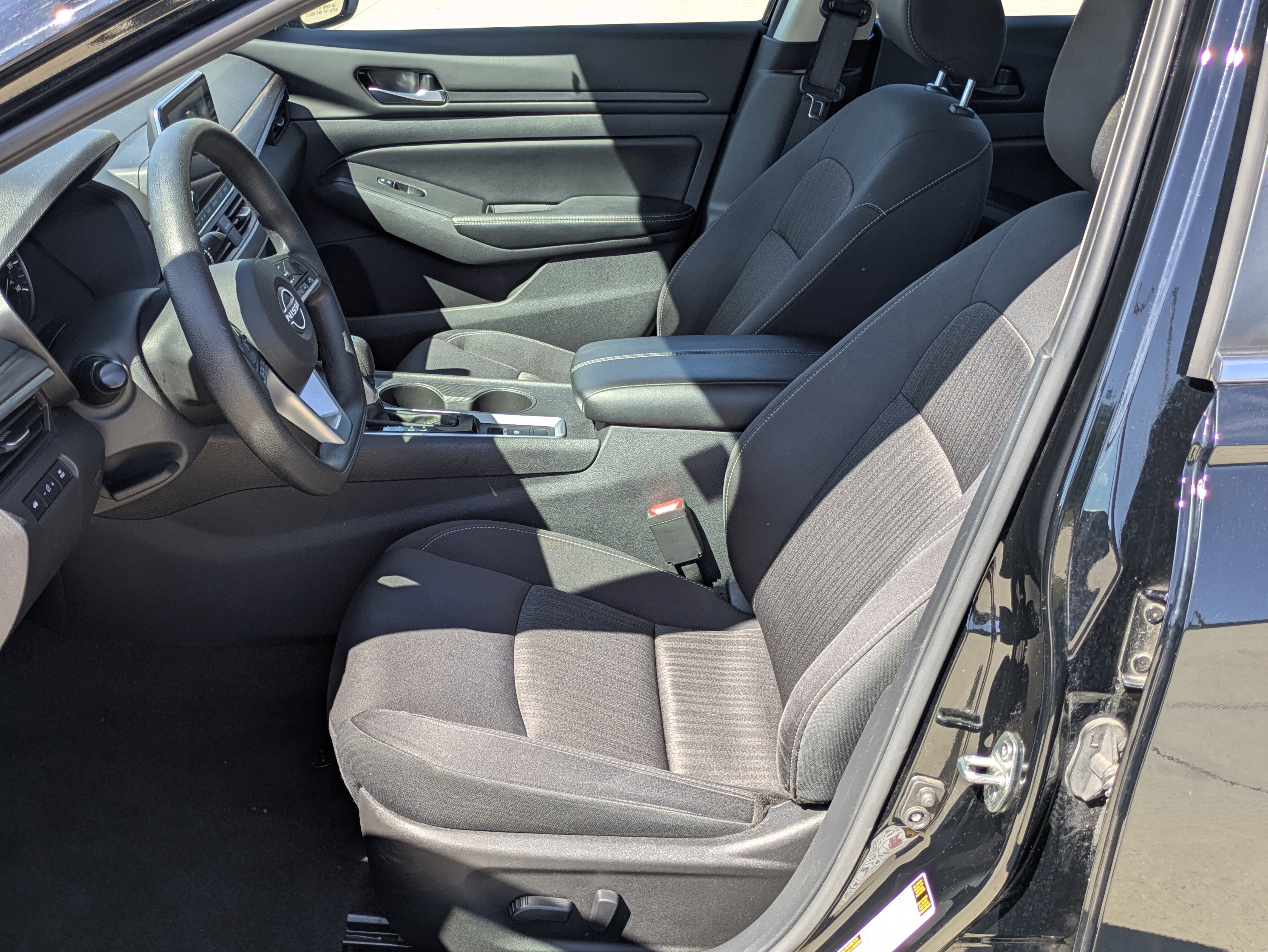 Used 2025 Nissan Altima 2.5 SV AWD/4WD image 7