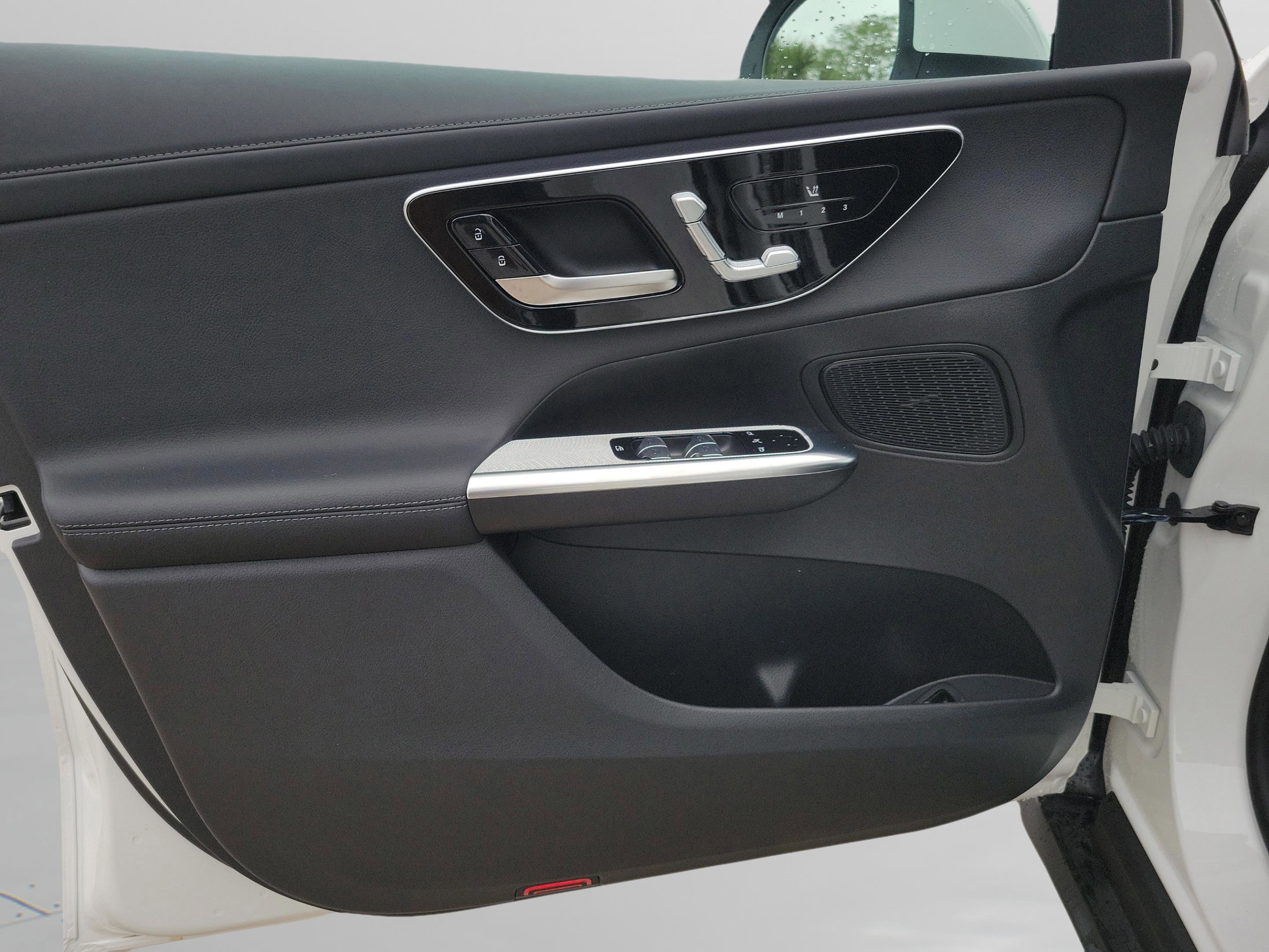 Used 2025 Mercedes-Benz GLC 300 image 19