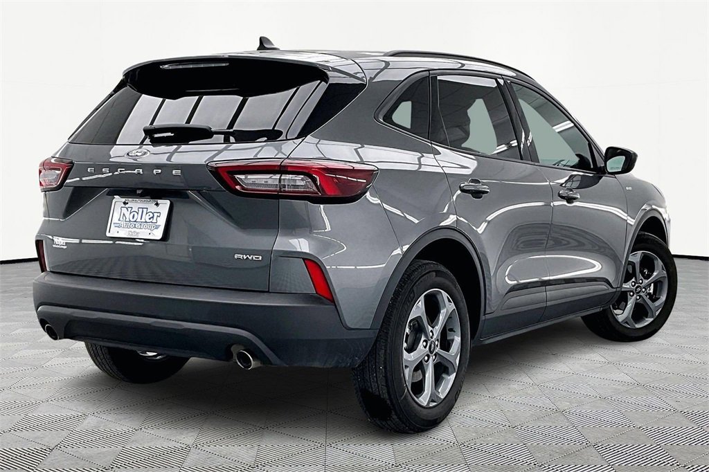 Used 2025 Ford Escape ST-Line image 2