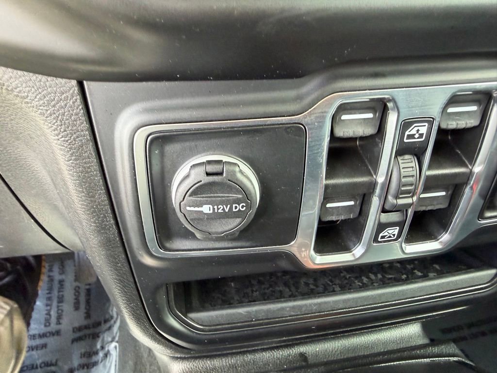 Used 2022 Jeep Wrangler Unlimited Sahara AWD/4WD image 25