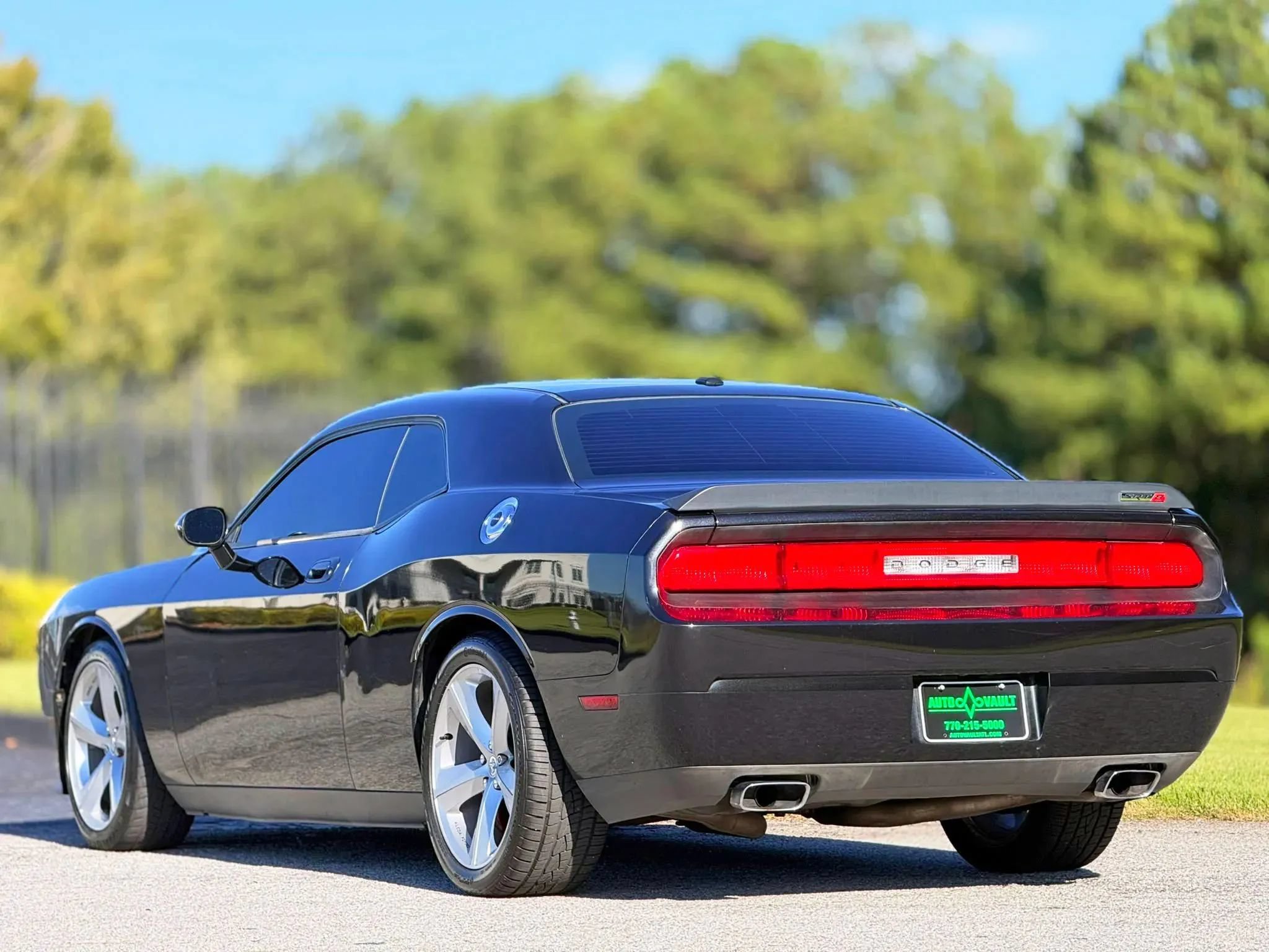 Used 2010 Dodge Challenger SRT8 w/ SRT Option Group II RWD image 6