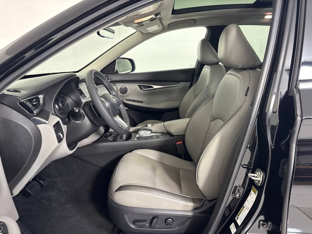 Used 2023 INFINITI QX50 Luxe FWD image 14
