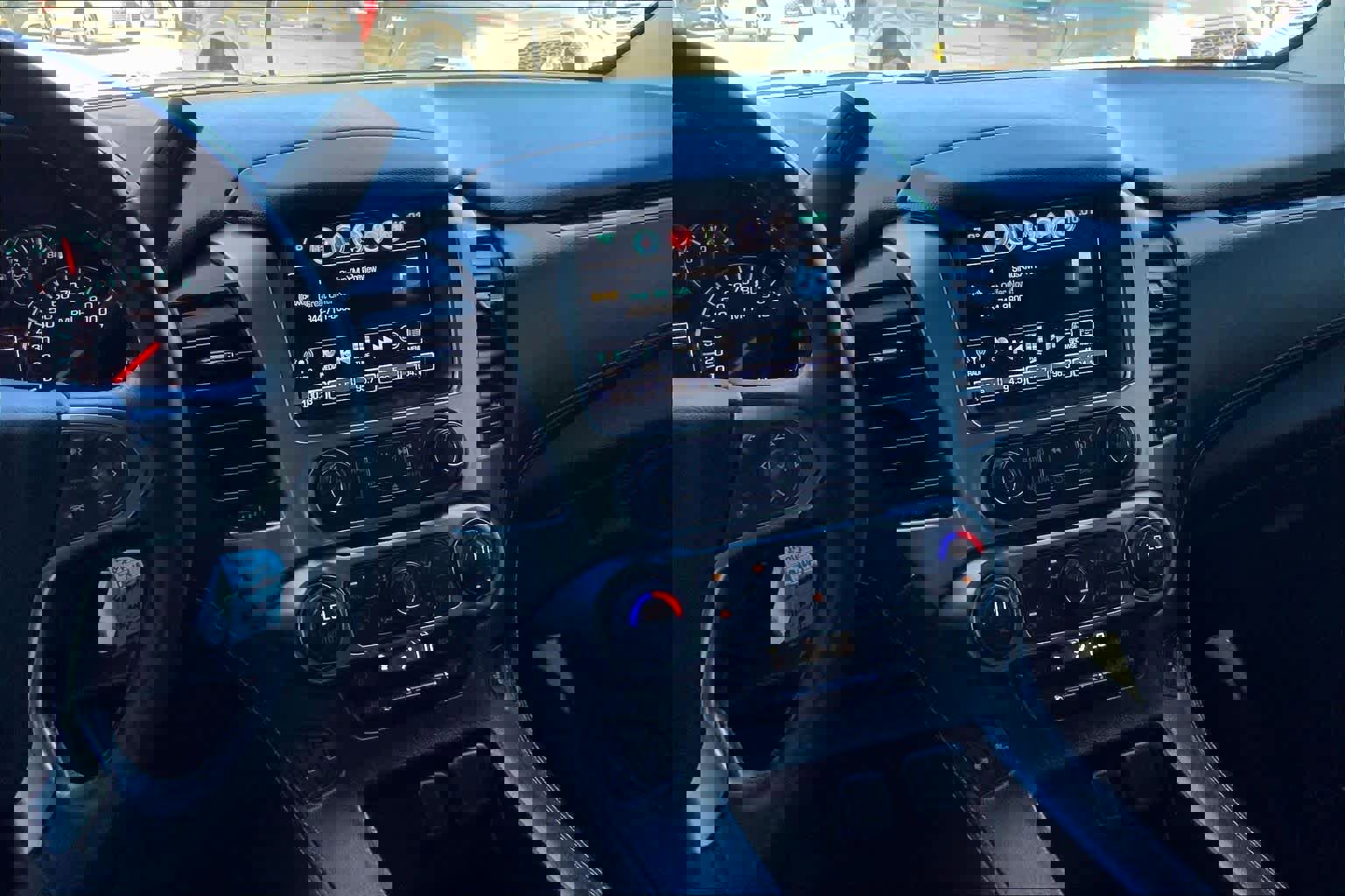 Used 2016 Chevrolet Suburban LT image 7