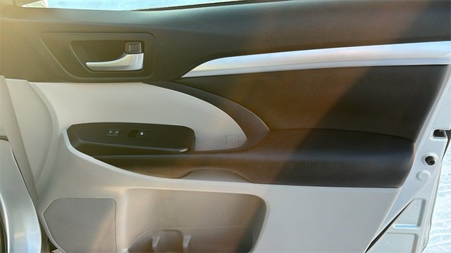 Used 2017 Toyota Highlander XLE image 37