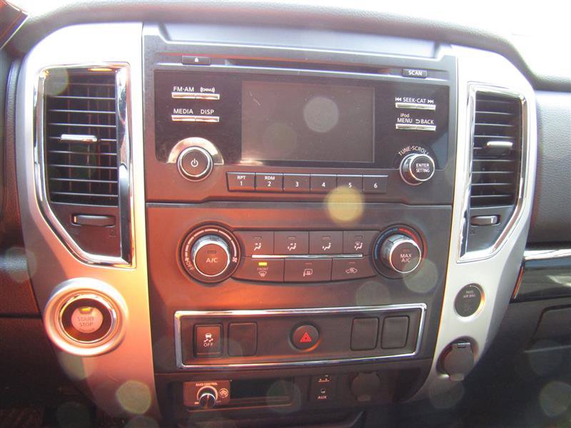 Used 2018 Nissan Titan SV image 17