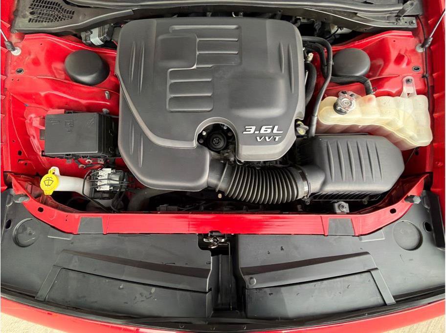 Used 2016 Dodge Challenger SXT RWD image 26