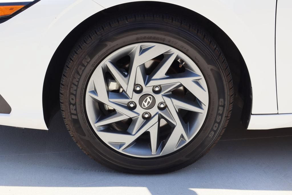 Used 2024 Hyundai Elantra SEL FWD image 29