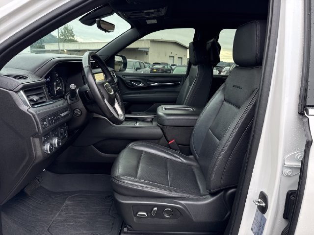 Used 2021 GMC Yukon XL Denali w/ Denali Ultimate Package AWD/4WD image 17