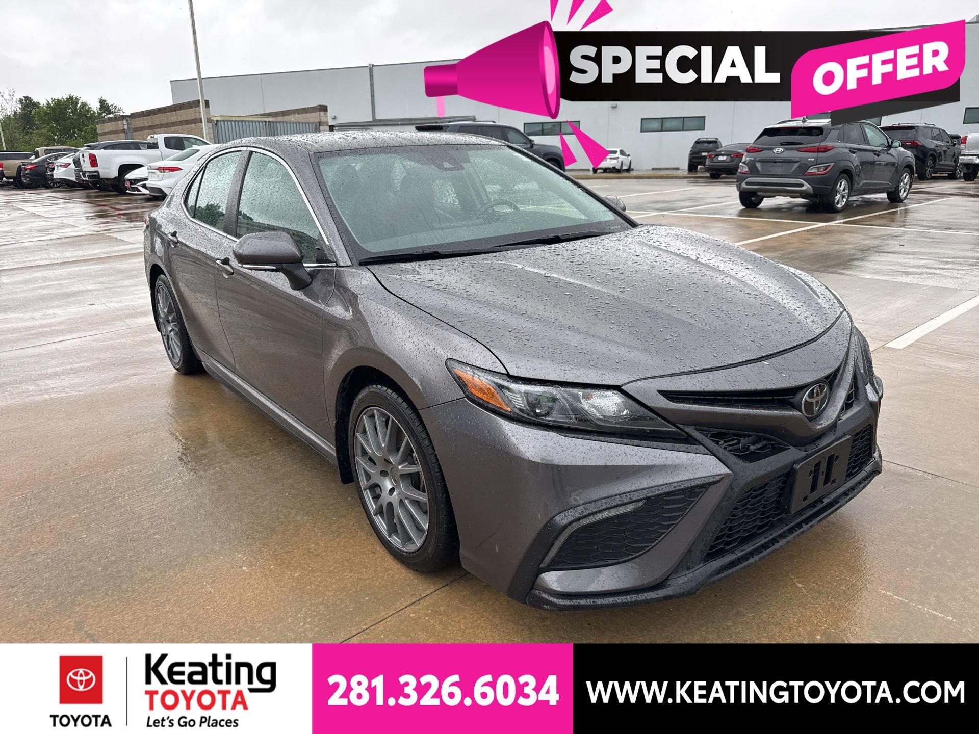 Used 2023 Toyota Camry SE FWD image 1