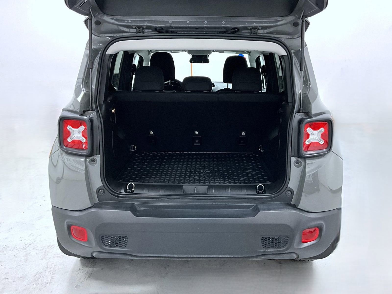 Used 2021 Jeep Renegade Latitude AWD/4WD image 9