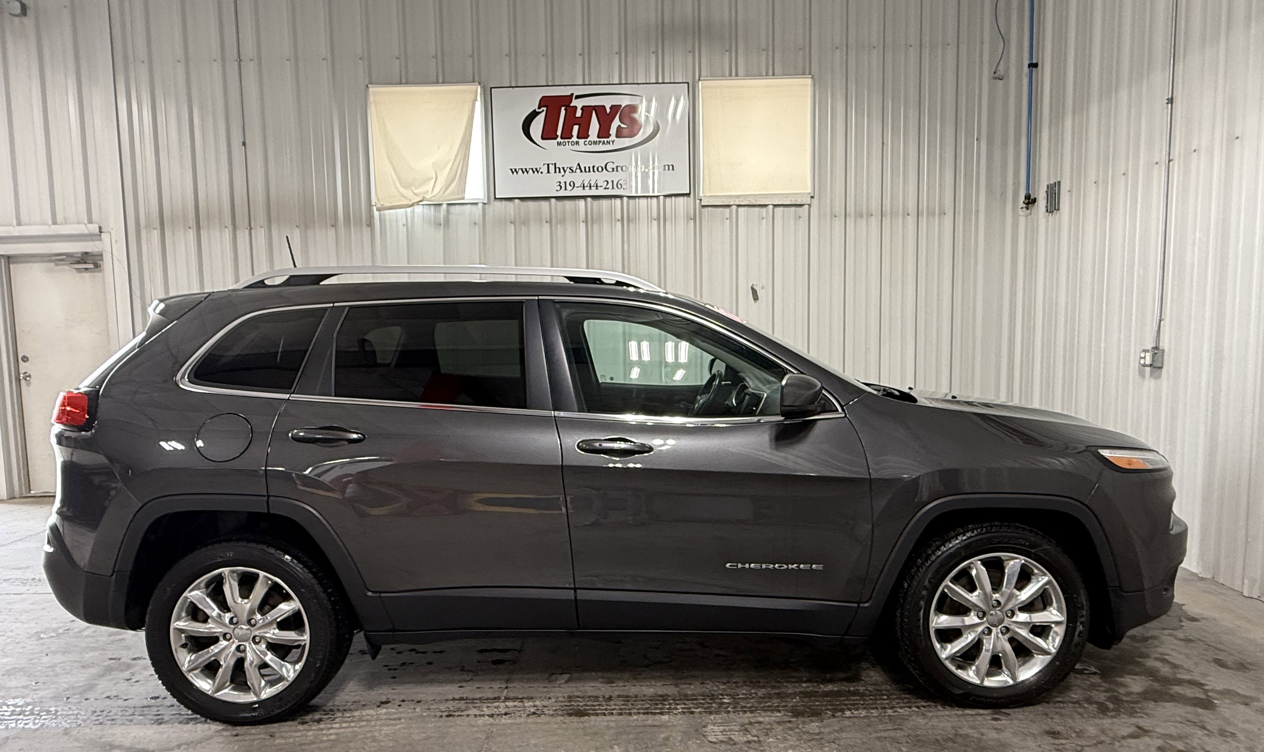 Used 2017 Jeep Cherokee Limited FWD image 2