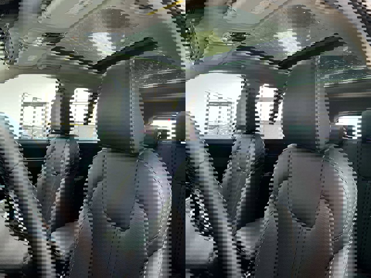 Certified 2025 Kia Sorento S w/ Panoramic Sunroof Package image 19