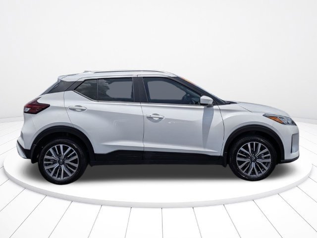 Used 2024 Nissan Kicks SV FWD image 2